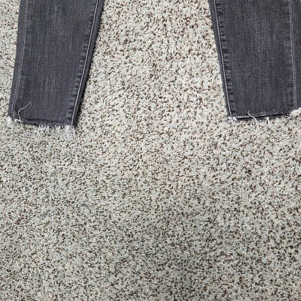 Levi's‎ Wedgie Skinny Jeans Distressed Hem Black Wash Denim Women's Size 29 - Picture 5 of 8